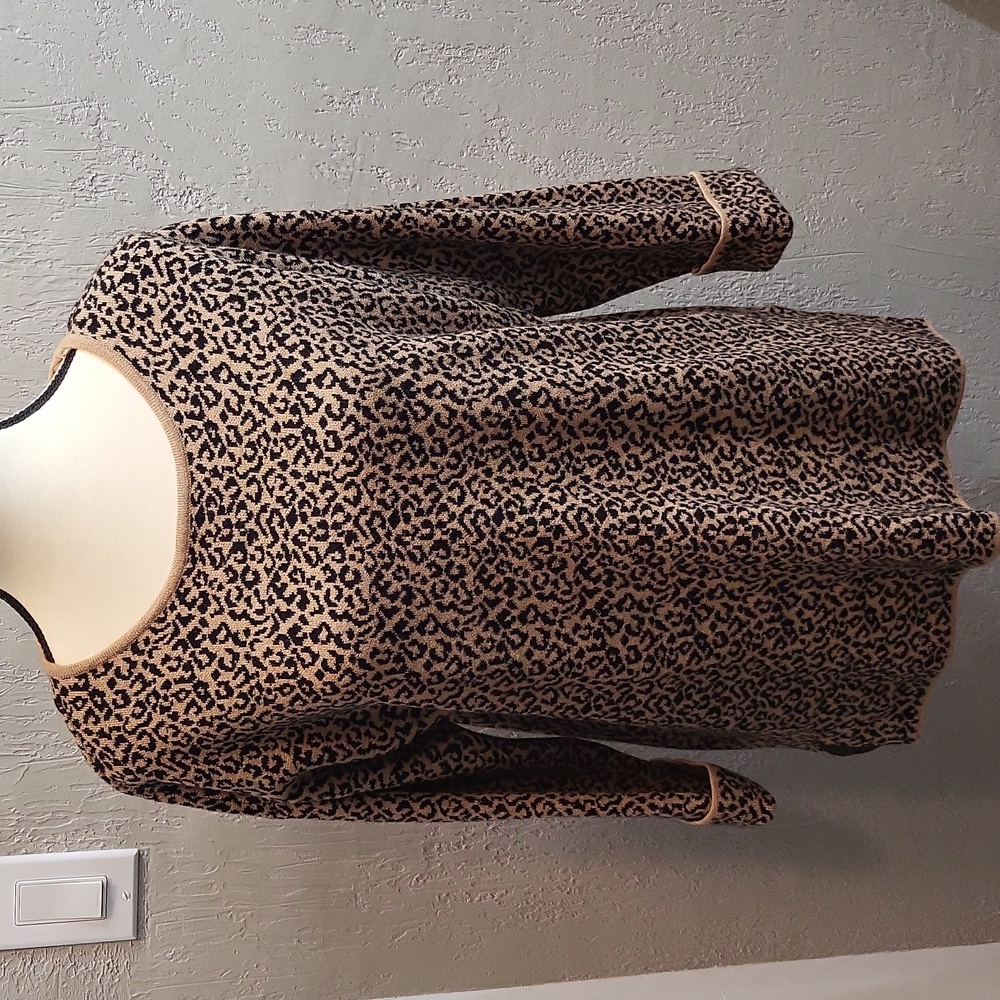 Tahari Camel & Black Animal Print 3/4 Sleeve Sweater